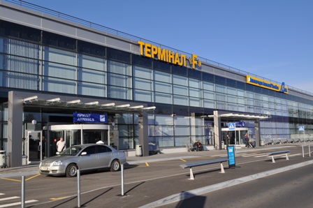 Работу автомобилей такси возле столичного аэропорта Борисполь упорядочат
